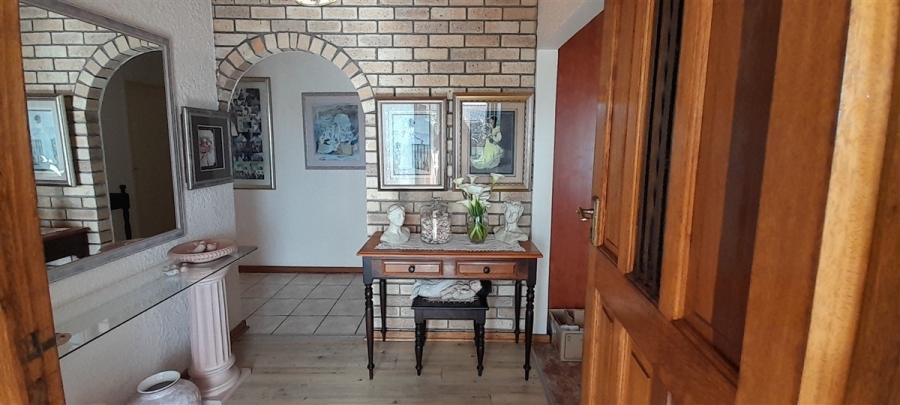 5 Bedroom Property for Sale in Wavecrest Eastern Cape